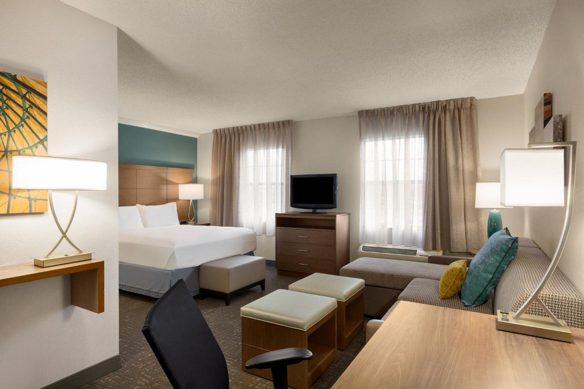 Queen Studio Suite with Sofa Bed,1448546887:JPEG