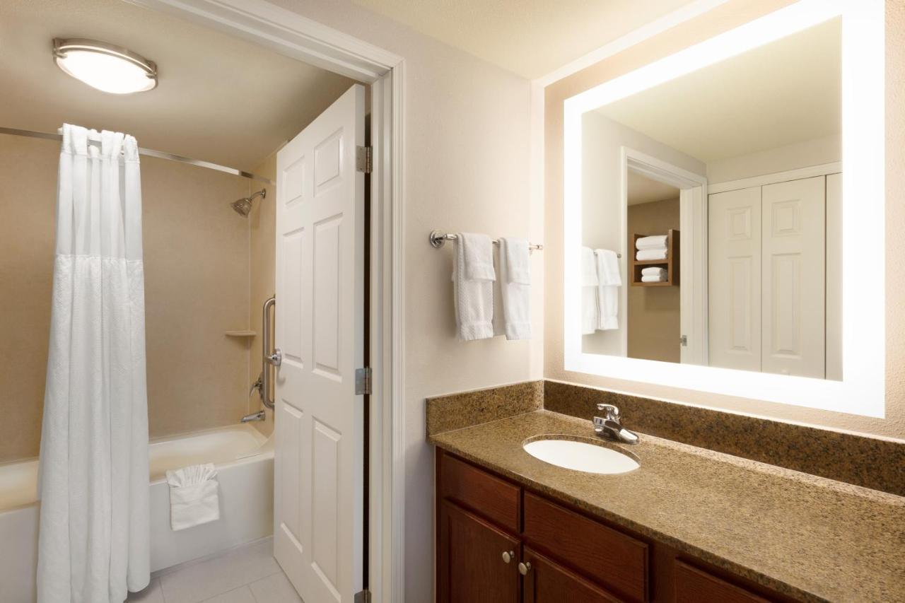 One-Bedroom King Suite with Sofa Bed,1280257036:JPEG